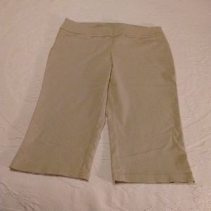 NWOT Christopher&Banks Signature Slimming Capri